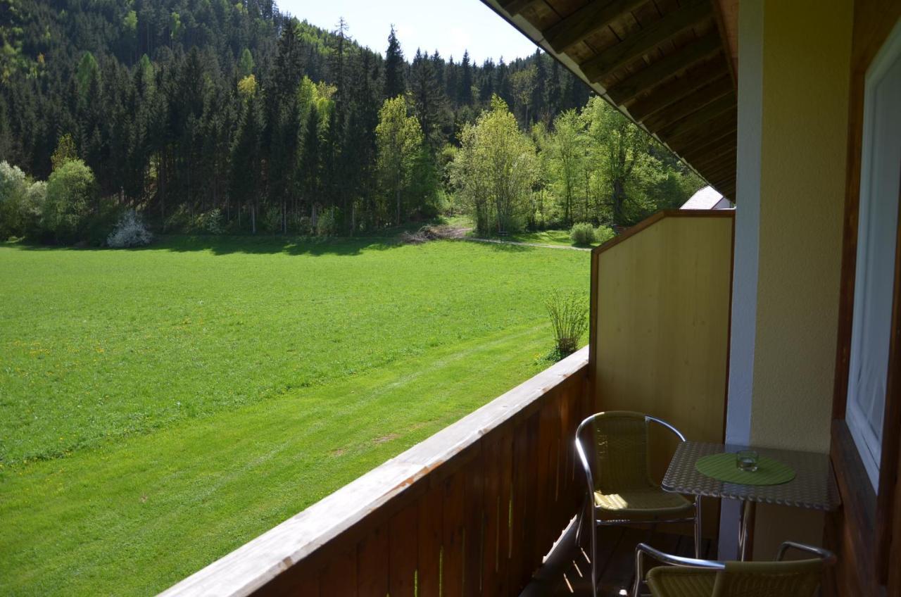 Ferien Am Talhof Hotel Sankt Urban Екстериор снимка