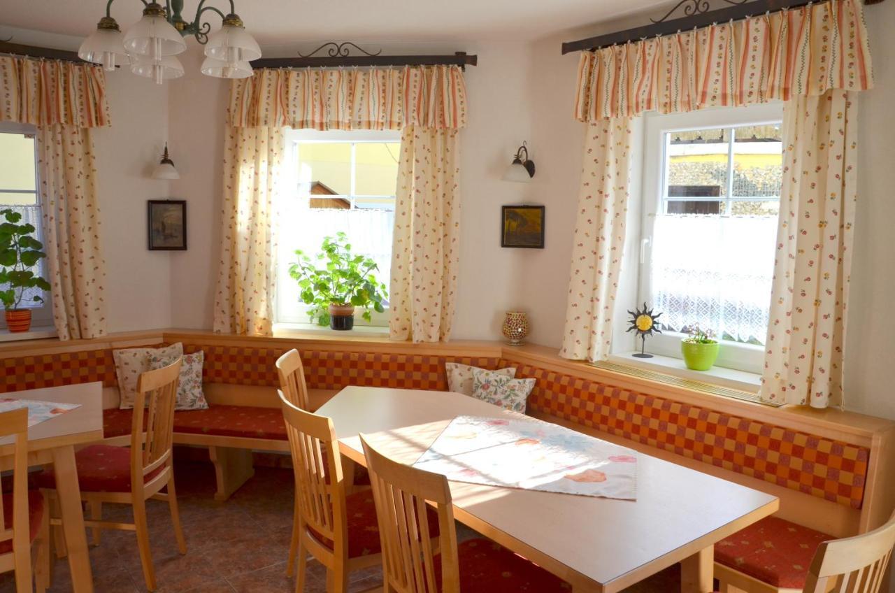 Ferien Am Talhof Hotel Sankt Urban Екстериор снимка